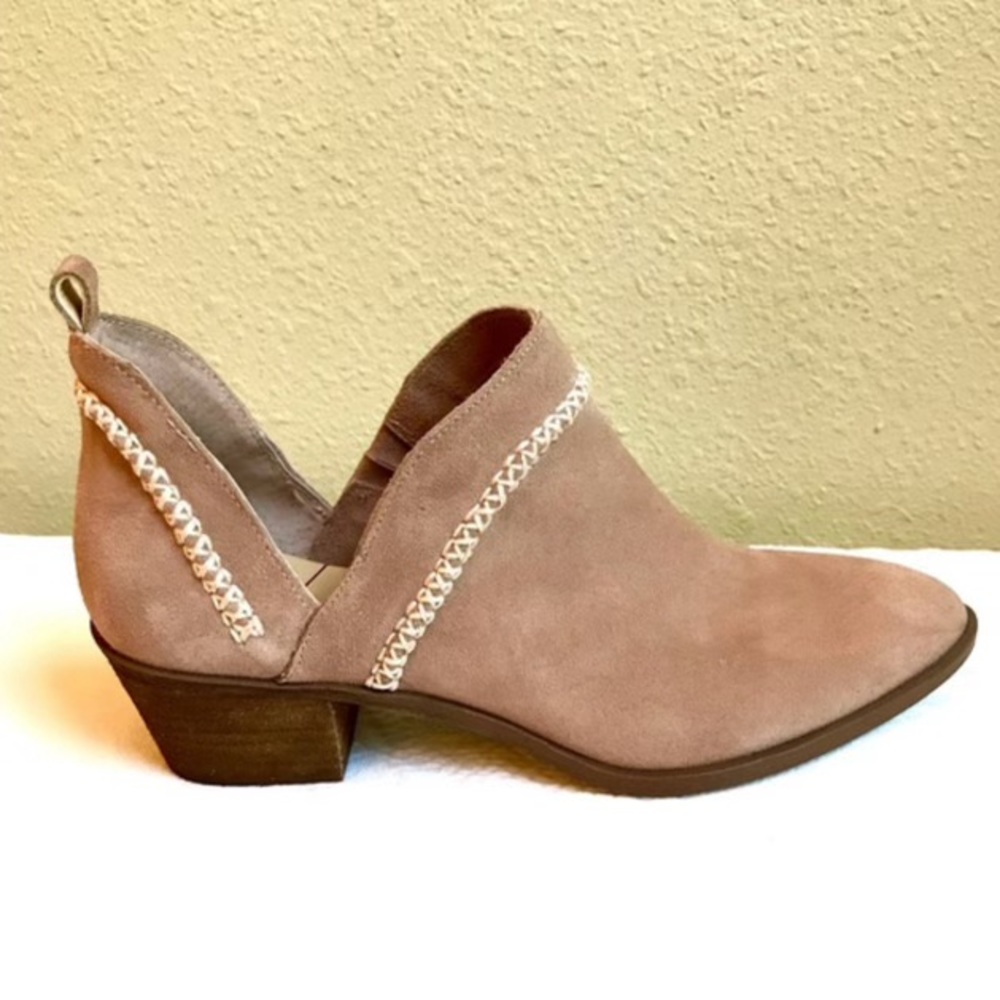 NWOT Sole Society Nikkie Bootie Blush Suede 11